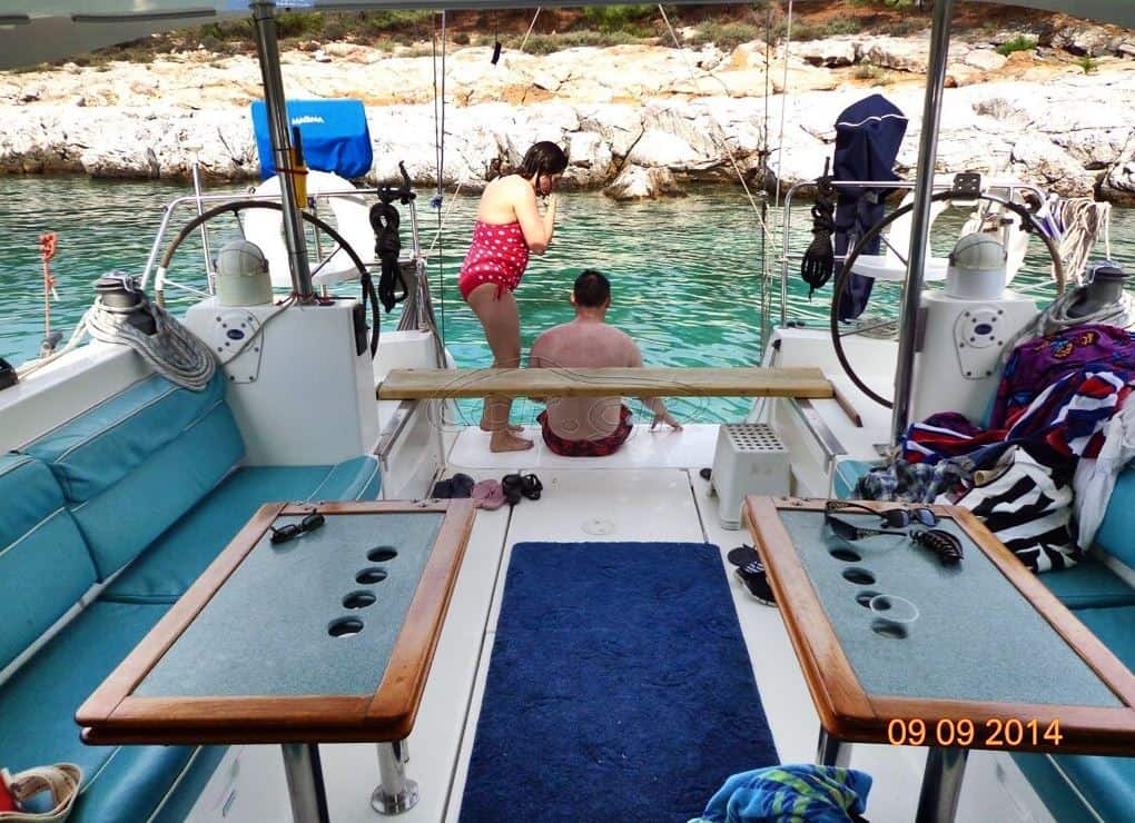 Touristes excursion voilier